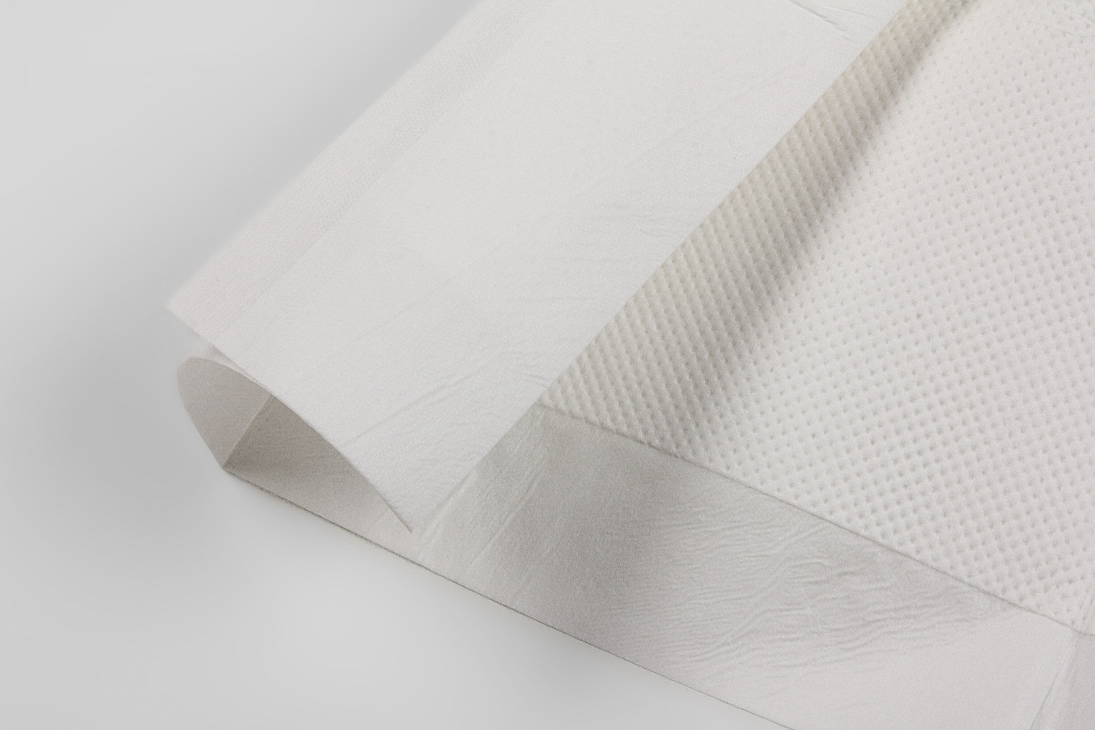 Transfer Sheet, white. Load capacity up to 150 kg, absorbent to 2,5l.
Do not use as Carry Cloth.

PP-nonwoven: 50g/m2 + PE: 25g/m2
Cellulose: 18g/m2 
27g SAP and 92g Fluff Pulp 
18g/m2 Tissue